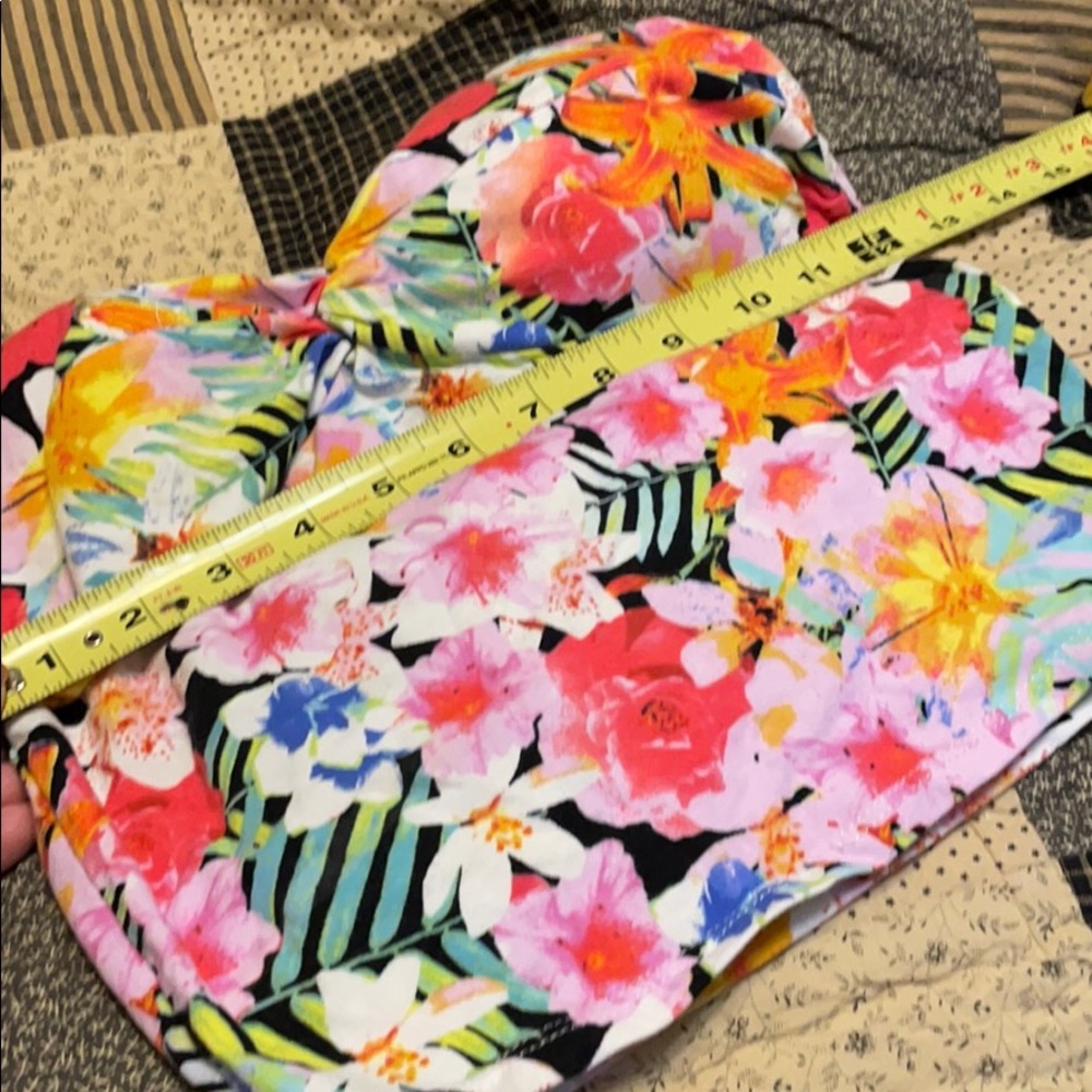 Tube style top with built in cups